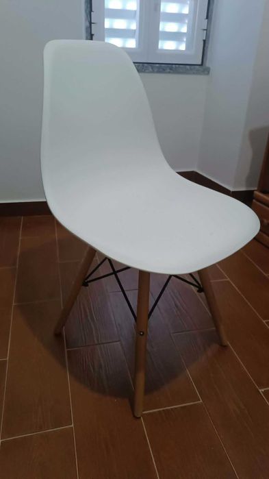 Conjunto 3 cadeiras brancas