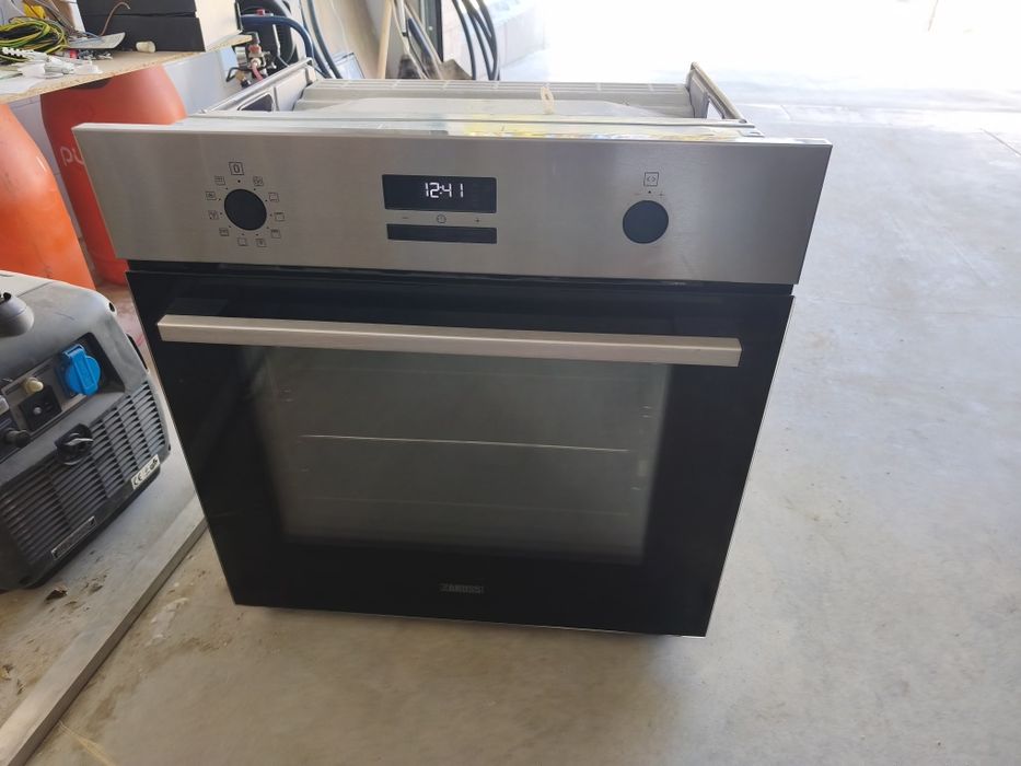 Forno Zanussi ZOPXE5X1 Pirolítico como novo