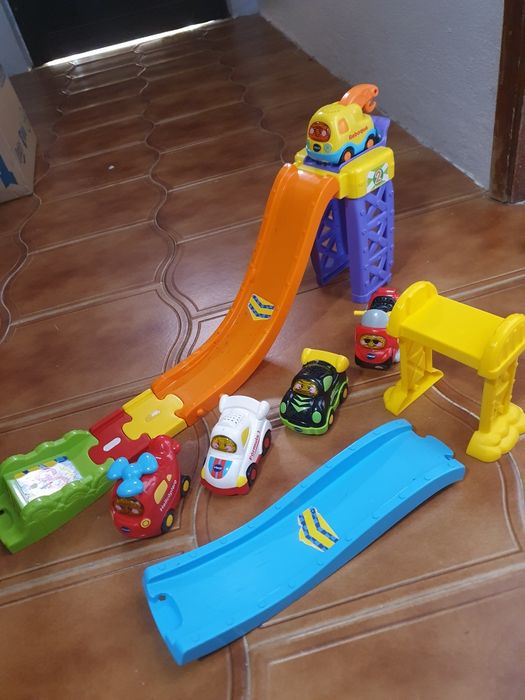 Carrinho interativos Vtech com pista