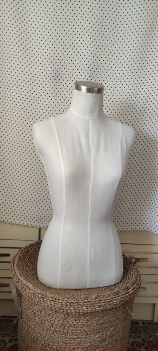 Busto de senhora de excelente qualidade