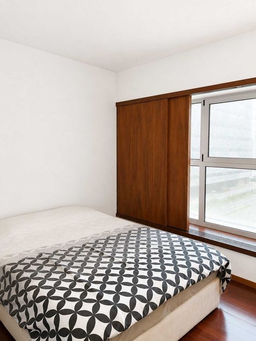 Apartamento T1 com garagem e mobilado
