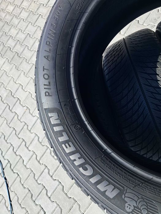 Резина зимова, 7.7мм, Michelin Pilot Alpin 5 SUV 235\55 R19 (арт.16599)