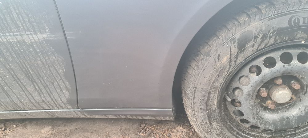 Błotnik Przedni Przód Prawy Mercedes CLS W219 Lack. C368