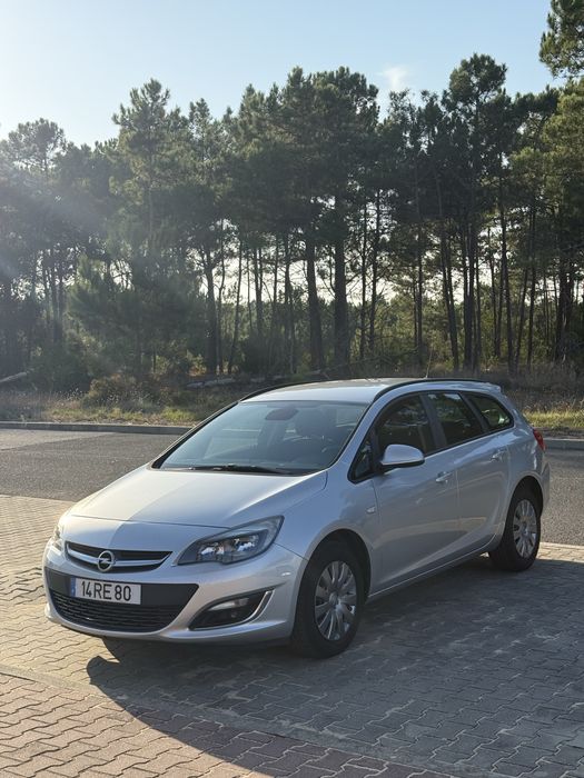 Opel Astra J Sports Tourer 1.7 CDTi — photo 3