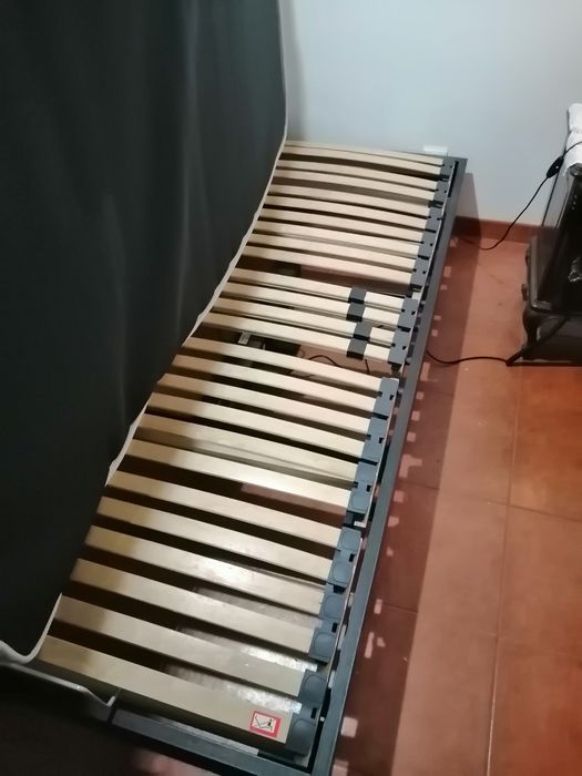 Cama articulada elétrica com comando