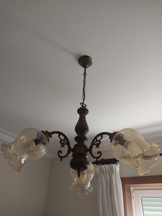 Candeeiro de uma e três lâmpadass