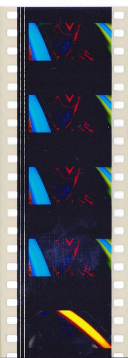 Fotogramas em película 35mm do filme culto TRON