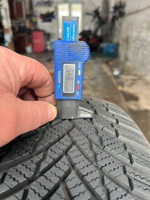 Komp. Opon Firestone 215/60R17