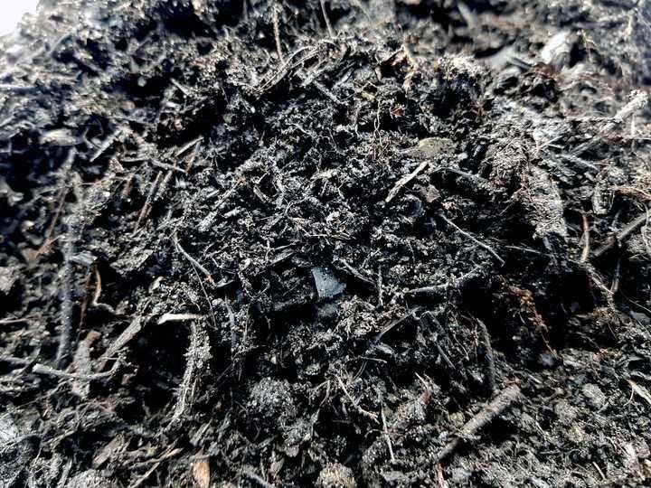 Kompovit idealne podłoże ogrodowe, poprawia glebę do trawników KOMPOST