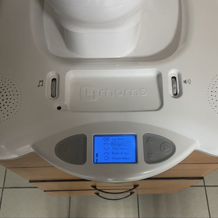 Заколисуючий центр 4moms  MamaRoo 2.0 під ремонт чи на запчастини.