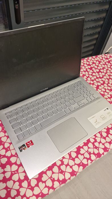 ASUS Vivobook AMD Ryzen 5
