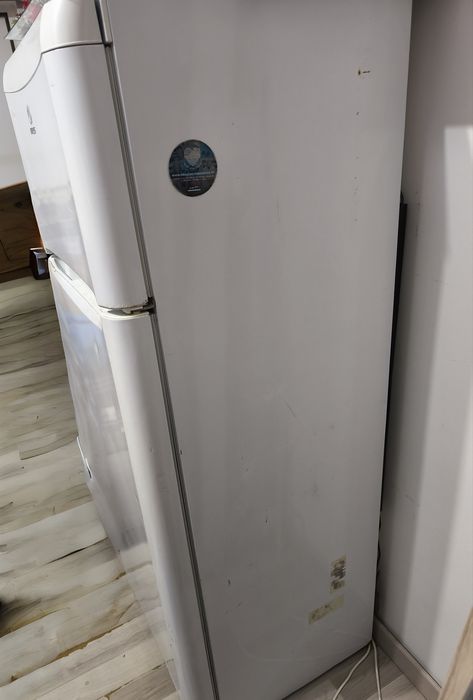 Frigorífico Indesit grande a funcionar bem