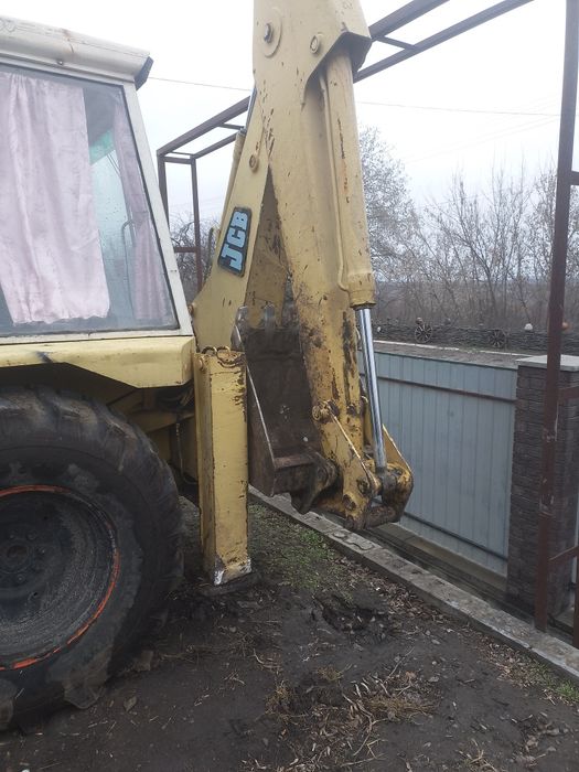 Продам екскаватор в робочому стані всі питання по телефону