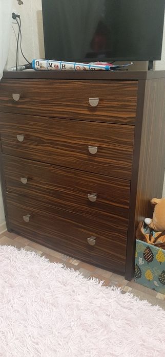 Ліжко, шафа і комод ( Спальня)