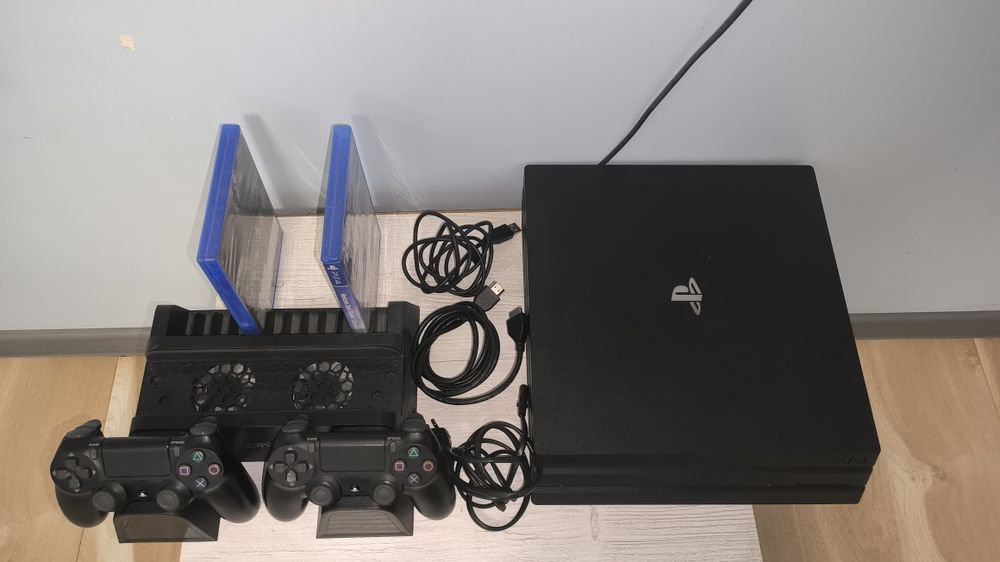 Playstation 4 Pro (з дисководом)