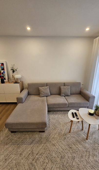 Sofá cinzento com Chaise Long