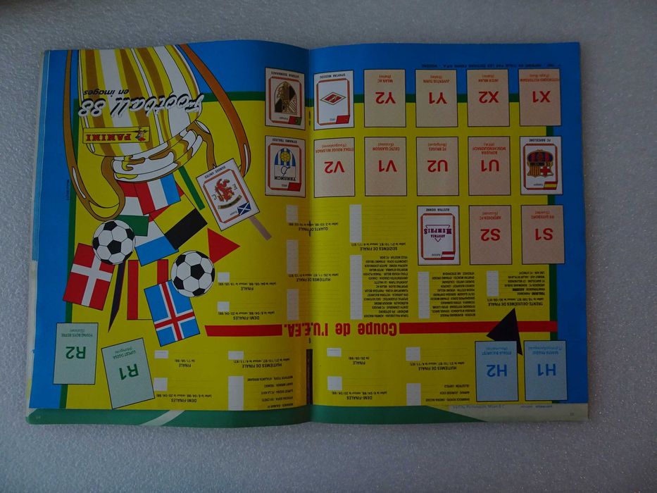 Caderneta de cromos de futebol Football 88 Panini (tem 209 cromos)