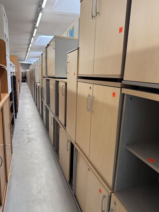 Szafka regalowa , zamykana ,drzwi suwane, uzywane  Poleasingowe