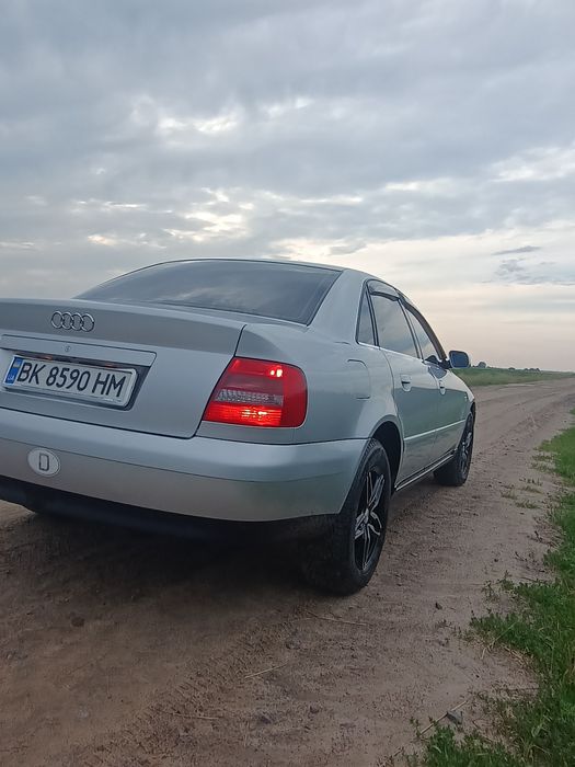 Продам надійну Audi A4,1.6 mpi