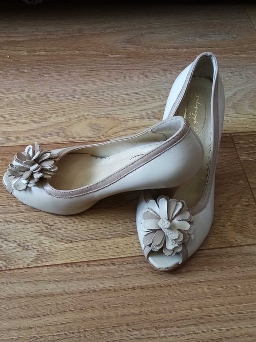 Czółenka beżowe Filipczyk nowe 36