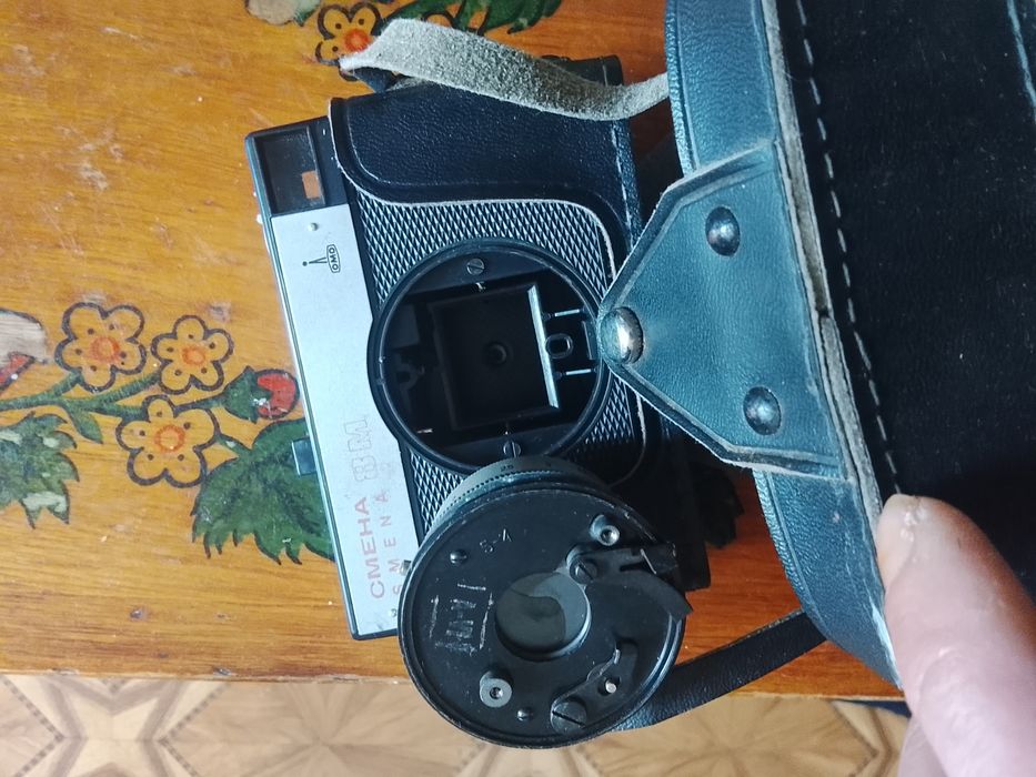 Фотоапарат нажаль об'єктив окремо