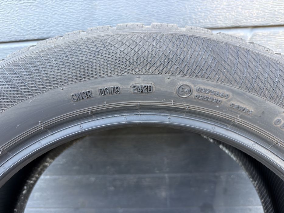 Pojedyncza opona zimowa Continental 215/55/17 98H