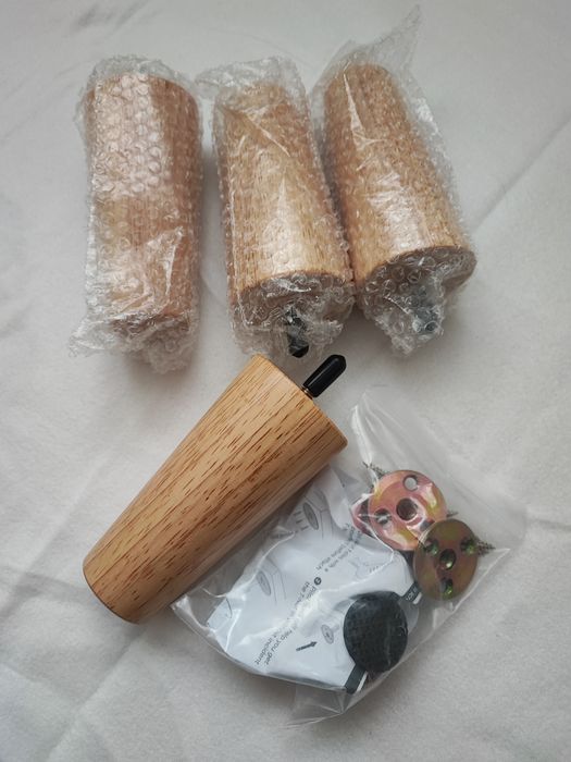 Zestaw 4 nowych drewnopodobnych nóżek