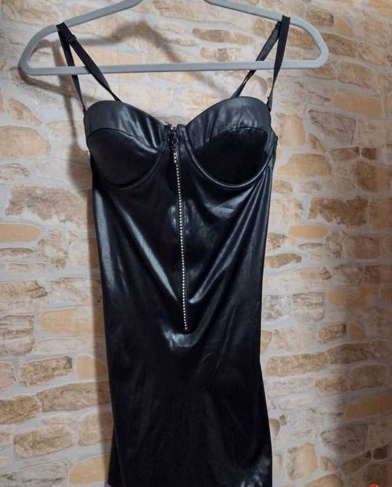 (75B) (36/S) Bogato zdobiona, woskowana koszulka, halka z Rzymu