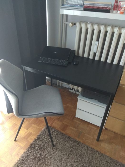Nieduży stół -biurko w kolorze czarnym/IKEA/
