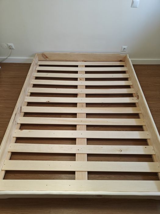 MENDI Cama de Casal de Chão 140x190
cama de casal de chão 140