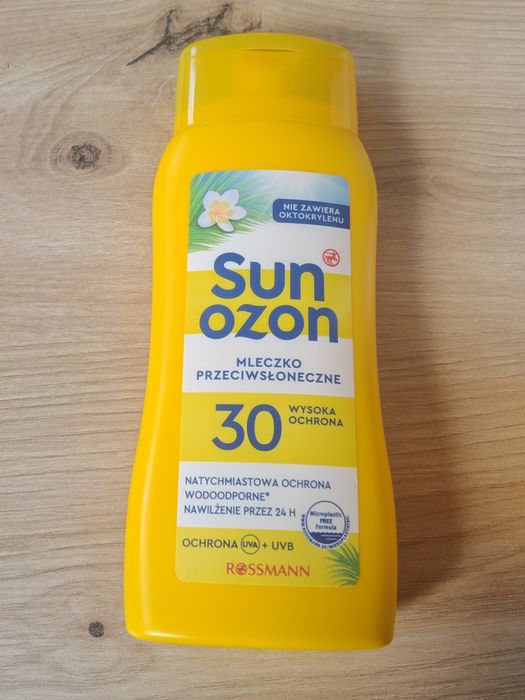 Sunozon Mleczko przeciwsłoneczne, wodoodporne, UVA+UVB, SPF 30;
200 ml