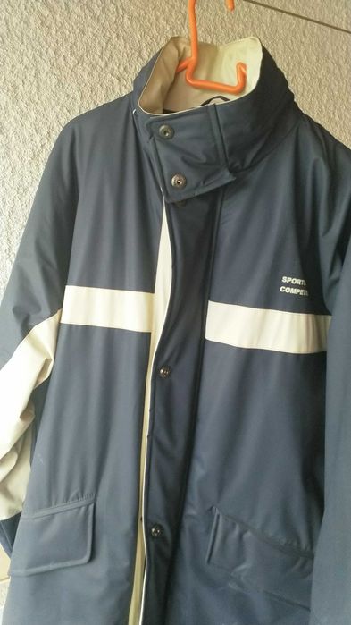 Casaco/Kispo impermeável.