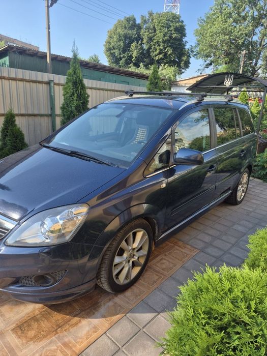 OPEL ZAFIRA 2011 року