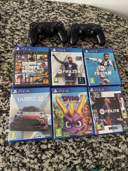 Playstation 4 com 500gb de memoria usada