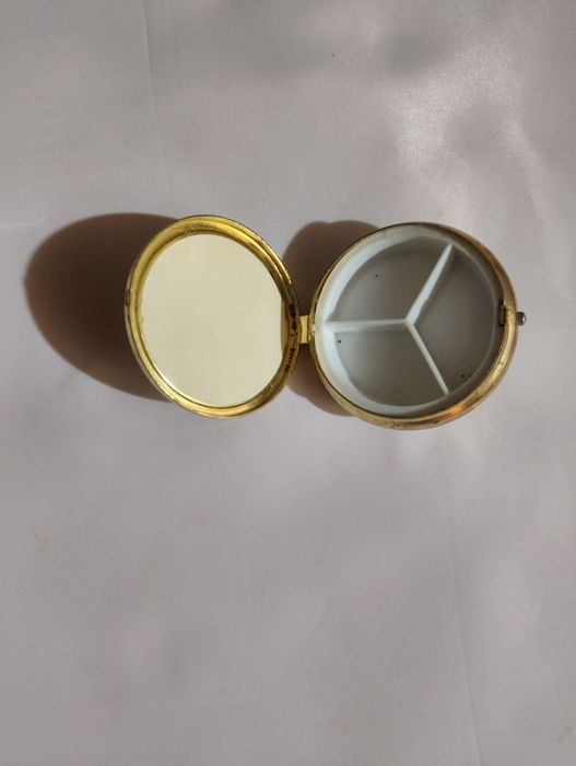 Caixinha de comprimidos, vintage