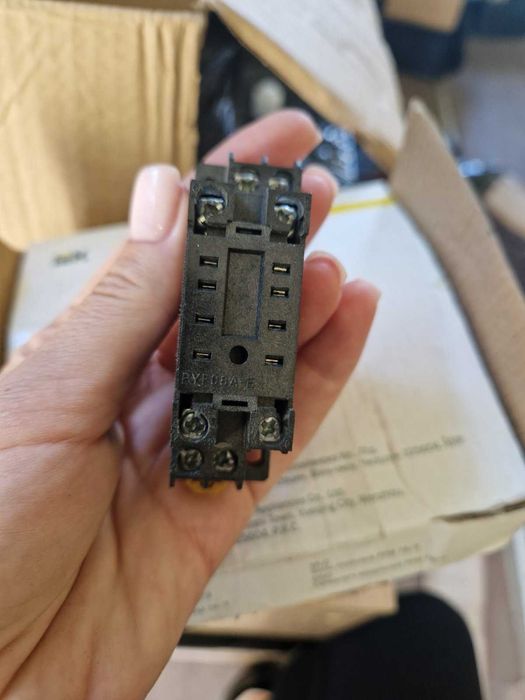 Колодка PYF08A-E під проміжне реле MY2