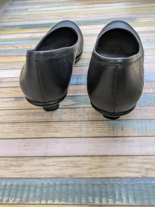 Нові шкіряні балетки Crocs