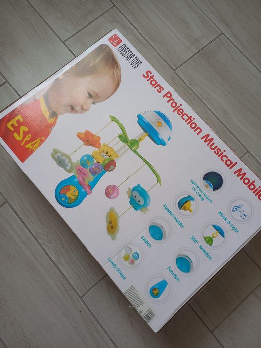 Дитячий музичний мобіль