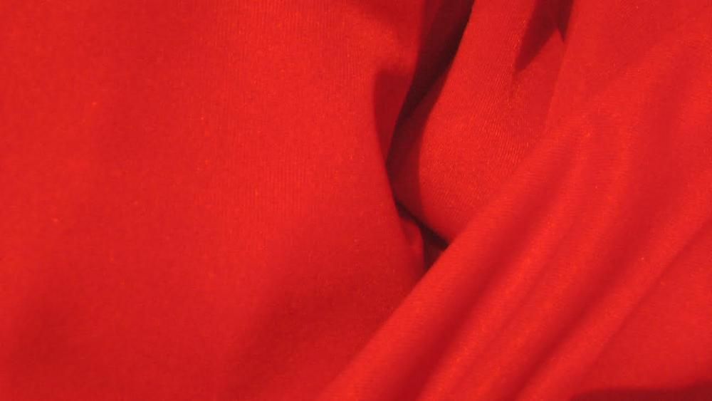 Ткань красного цвета 3,32 м Х 1,60 м, Япония, новая. Цена за 1м