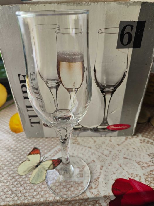 Келихи для шампанського нові