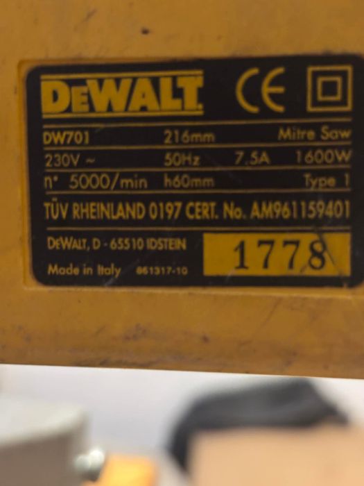 Ukośnica dewalt narzedzia budowlane