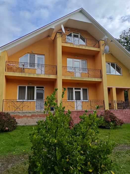 Продаж двох будинків під міні-готелі в Закарпатті (с. Чинадієво)