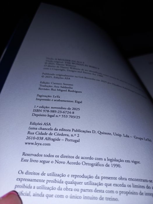 Livro policial "A mulher da Ala 9" Naomi Williams