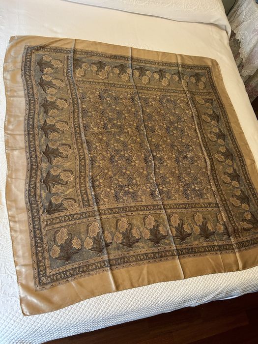 Lenço de seda de qualidade