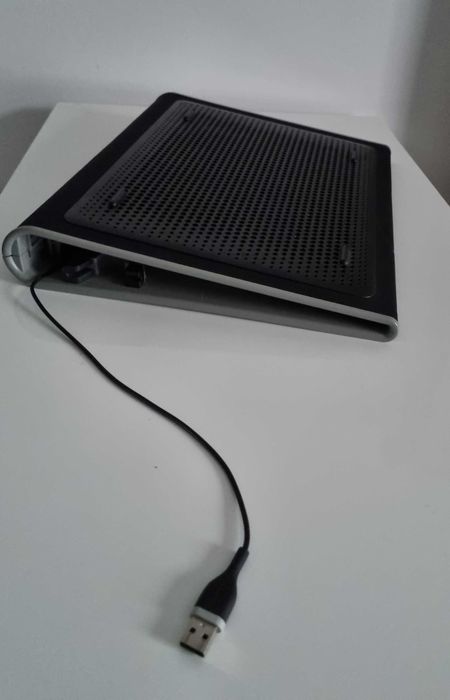 Targus AWE55 chłodząca aktywna (2 wentylatory) do 17"