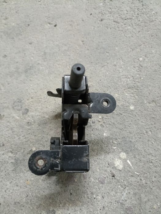Prawy zamek maski BMW e65