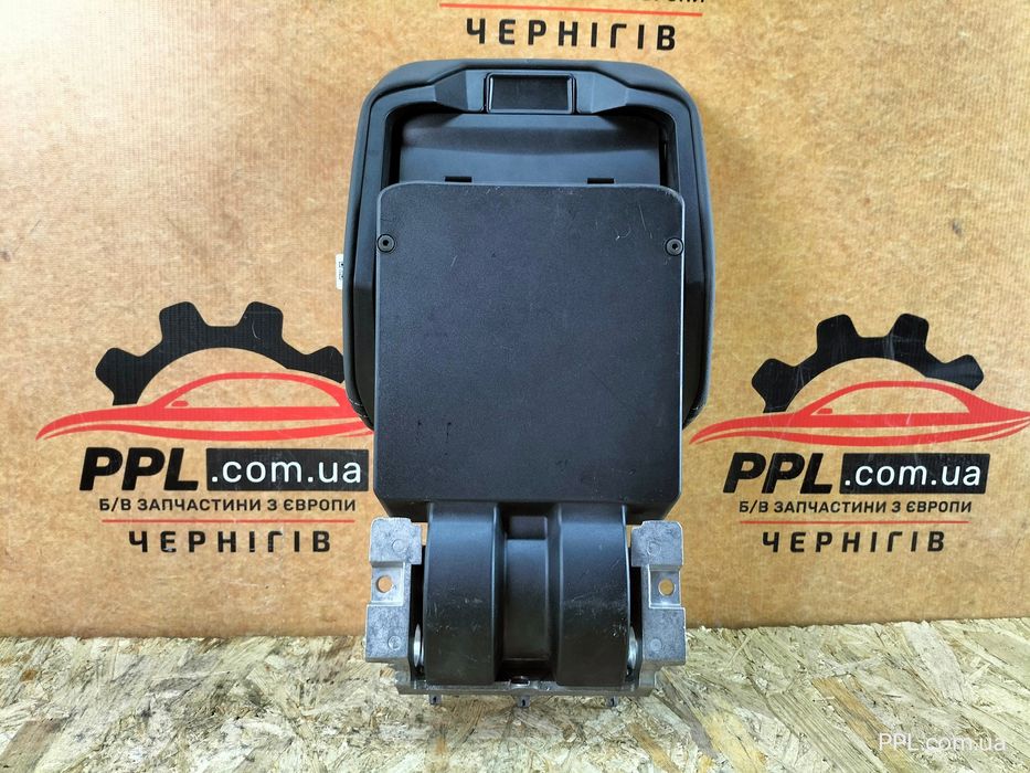 Audi Q8 18- Подлокотник 4M8864207S