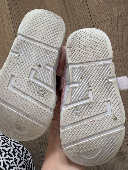 Różowe kapcie dziewczęce – króliczki