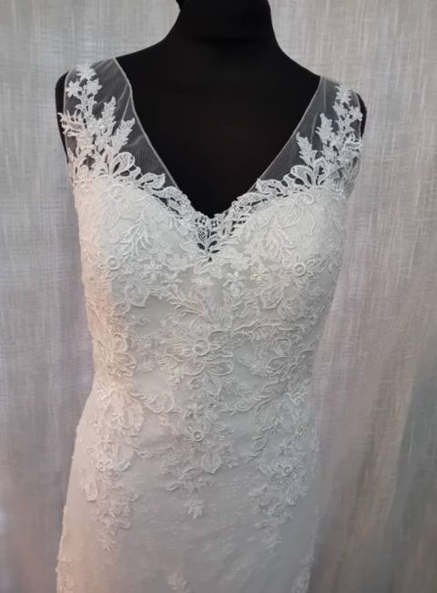 Сукня весільна зі шлейфом anna sorrano з мереживом розмір 16 xl