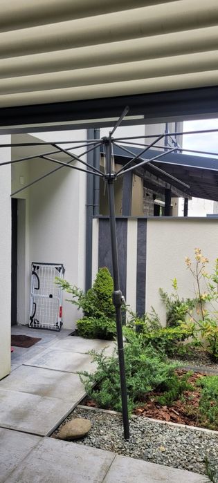 Stelaż parasola ogrodowego